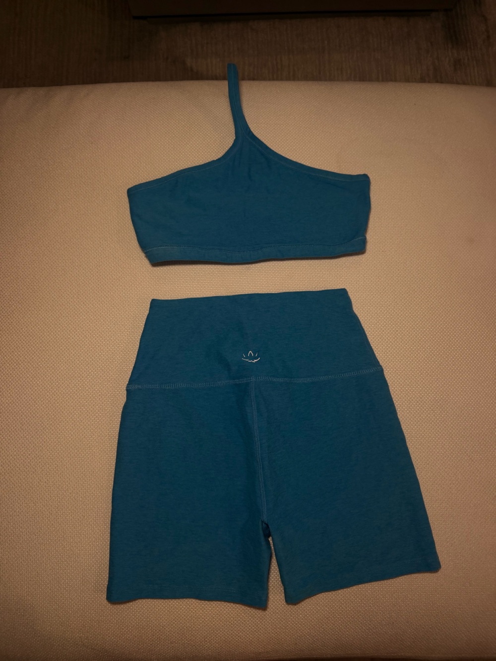 Beyond Yoga Teal Active set